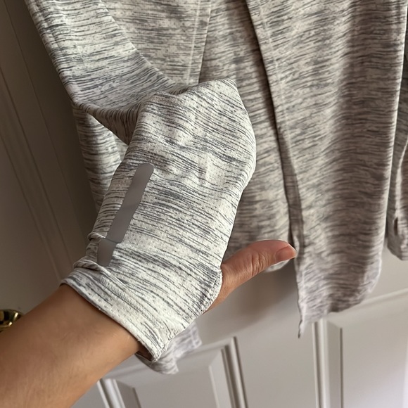 EUC Zyia ‘Ash Split Back Long Sleeve T’ - Picture 3 of 9